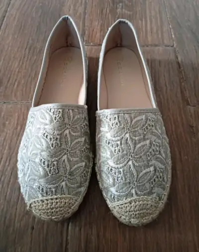 Alpargatas bordadas color gris para mujer - miniatura 4