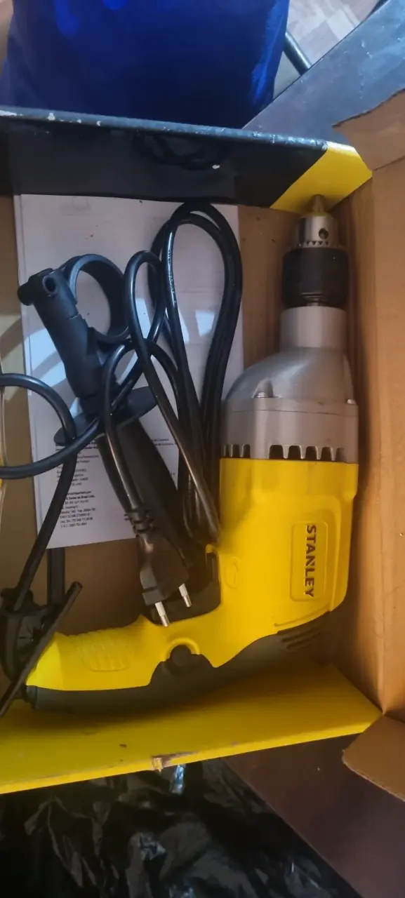 Taladro percutor Stanley 800W con mango auxiliar - 1