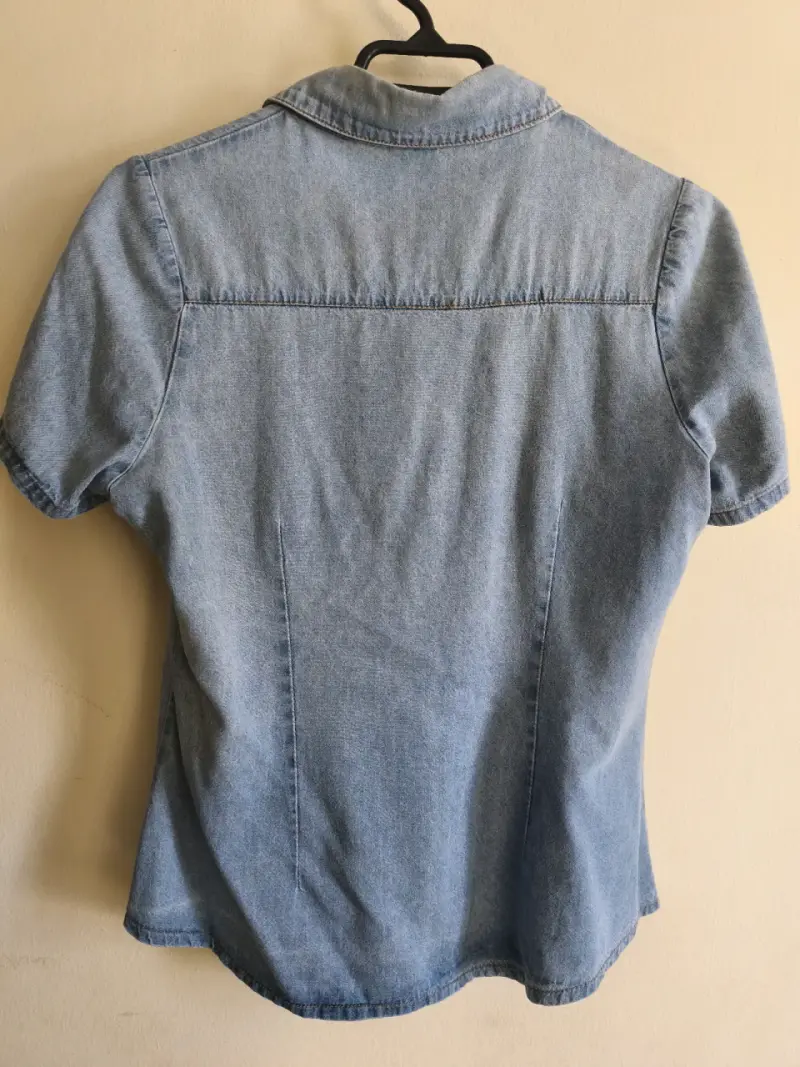 Camisa de mezclilla azul claro - 4