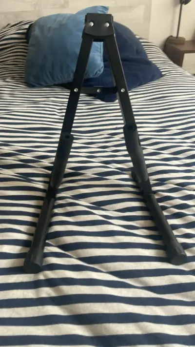 Soporte plegable para guitarra negro - miniatura 1