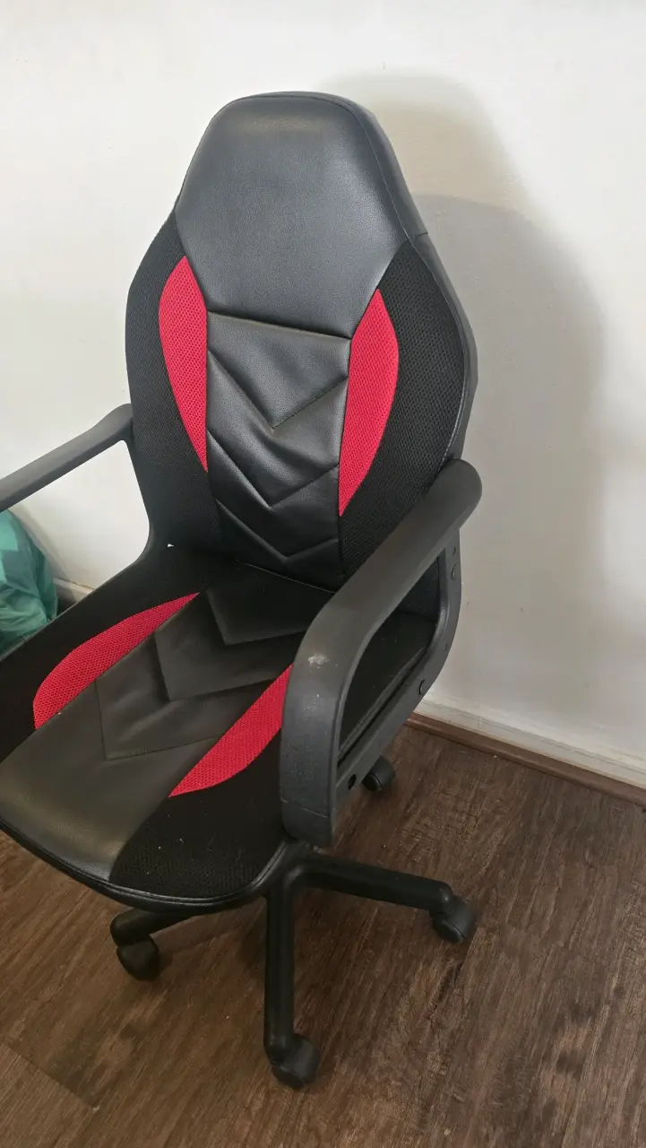 Silla de Oficina Gamer Negra y Roja - 1