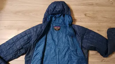 Chaqueta Patagonia Azul con Capucha talla M - miniatura 1