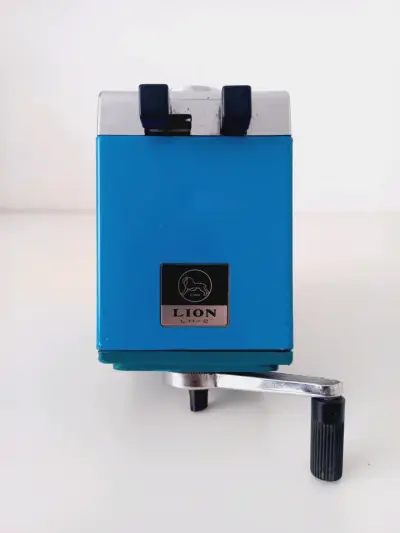 Sacapuntas de mesa Lion LH-2 azul Vintage - miniatura 4