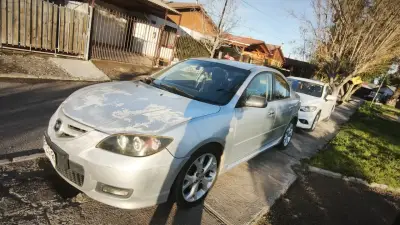 Mazda 3 Sedán 2008 en buen estado - miniatura 3