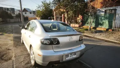 Mazda 3 Sedán 2008 en buen estado - miniatura 4