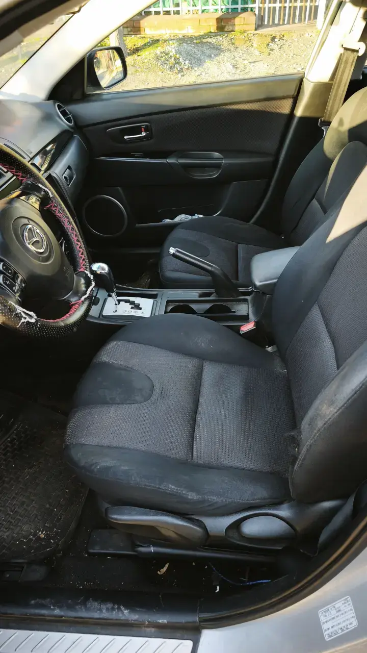 Mazda 3 Sedán 2008 en buen estado - 5