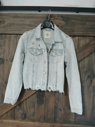 Chaqueta de mezclilla Maui & Sons con diseño desgastado - miniatura 1