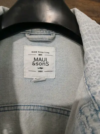 Chaqueta de mezclilla Maui & Sons con diseño desgastado - miniatura 3