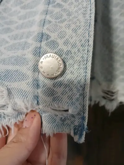 Chaqueta de mezclilla Maui & Sons con diseño desgastado - miniatura 4