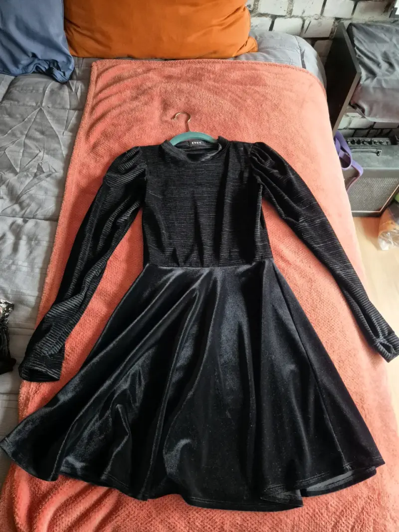Vestido negro de manga larga terciopelo