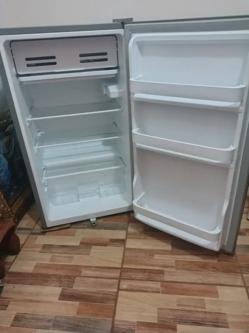 Refrigerador Mabe compacto A+ en buen estado - 2