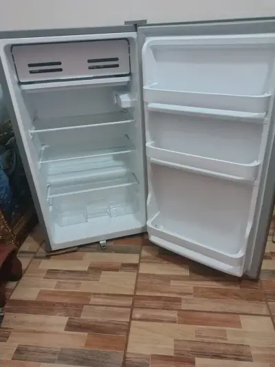 Refrigerador Mabe compacto A+ en buen estado - miniatura 2