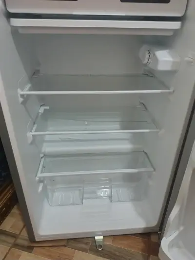 Refrigerador Mabe compacto A+ en buen estado - miniatura 3