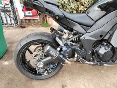 Moto deportiva Kawasaki Ninja 1000 negra - miniatura 2