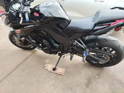 Moto deportiva Kawasaki Ninja 1000 negra - miniatura 6