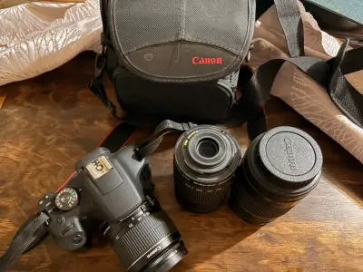 Cámara Canon EOS Rebel T6 con lentes y bolso - miniatura 5