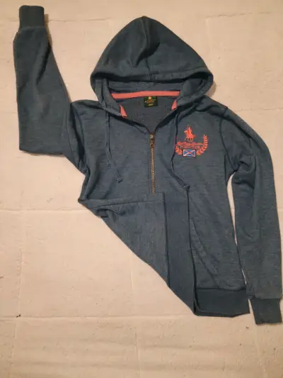 Polerón con capucha Polo Club azul con diseño bordado - miniatura 2