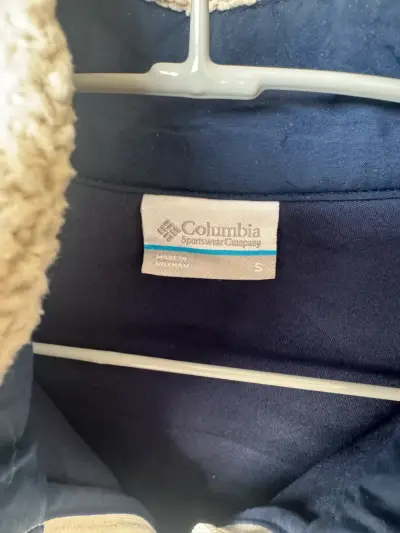 Poleron Columbia con logo bordado niño. Talla S - miniatura 2