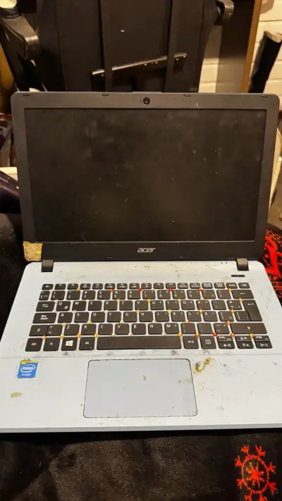 Laptop Acer con signos de uso para repuestos - miniatura 1
