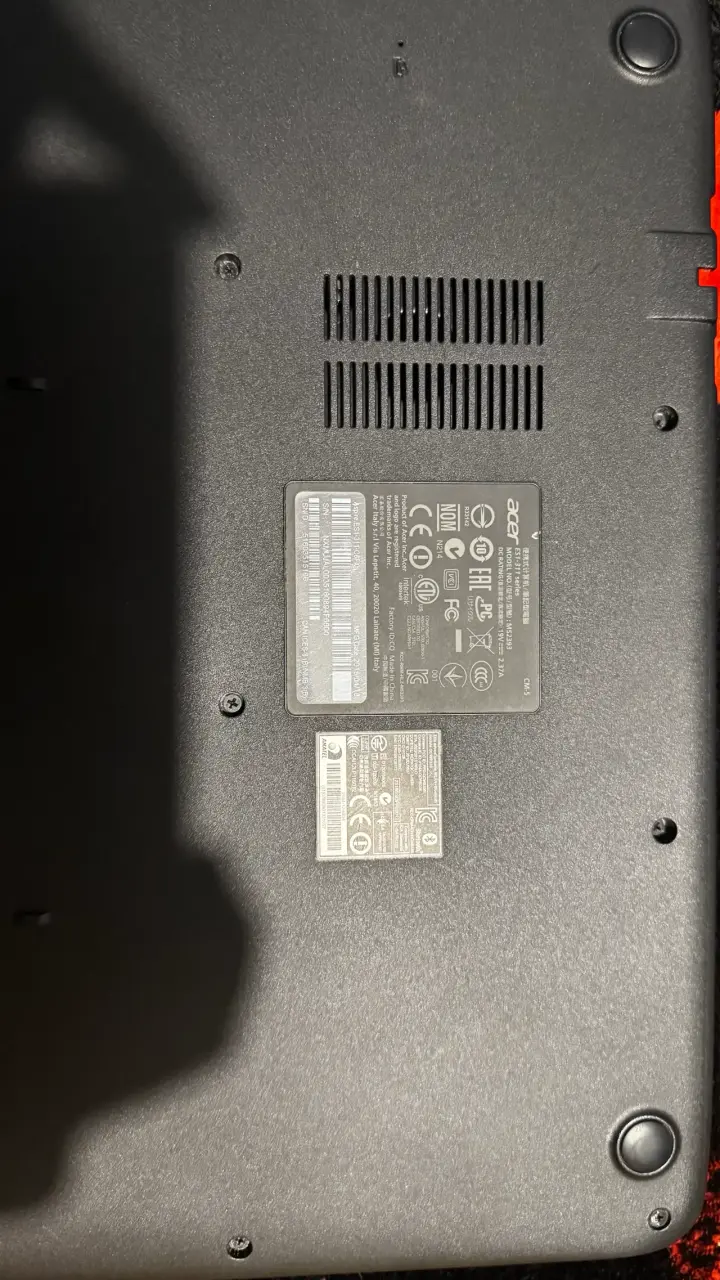 Laptop Acer con signos de uso para repuestos - 2