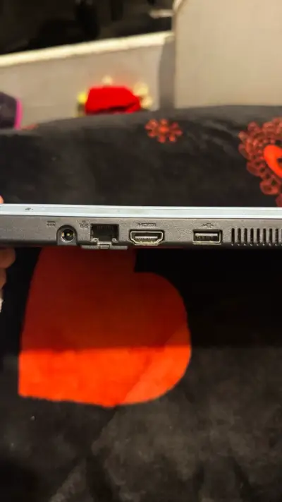 Laptop Acer con signos de uso para repuestos - miniatura 3