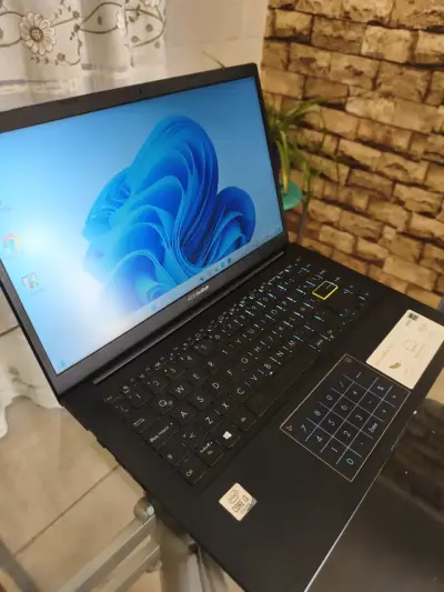 Notebook ASUS VivoBook 14 con Intel Core i3 - miniatura 1