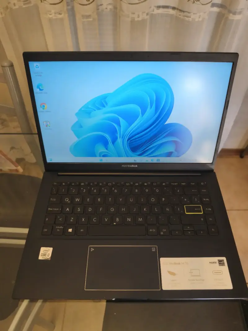 Notebook ASUS VivoBook 14 con Intel Core i3 - 2