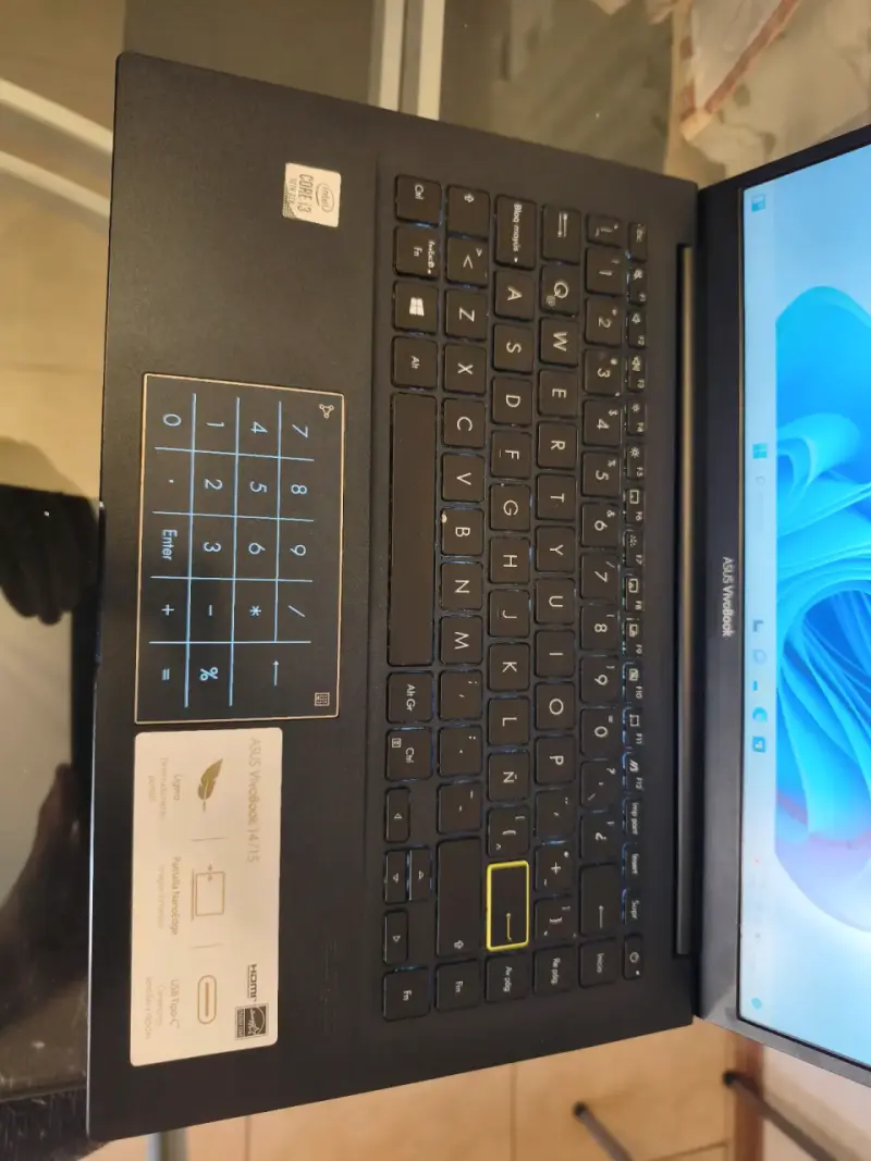 Notebook ASUS VivoBook 14 con Intel Core i3 - 3