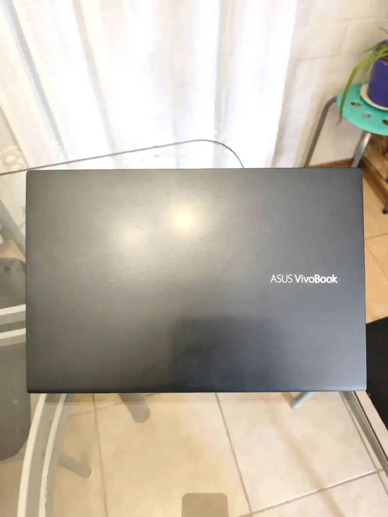 Notebook ASUS VivoBook 14 con Intel Core i3 - 6