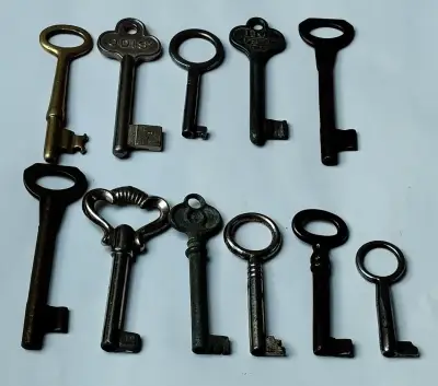 Lote de llaves antiguas de colección - miniatura 2