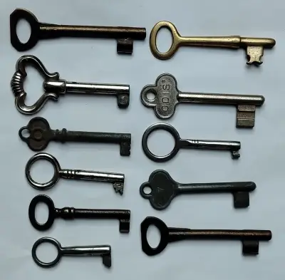 Lote de llaves antiguas de colección - miniatura 3