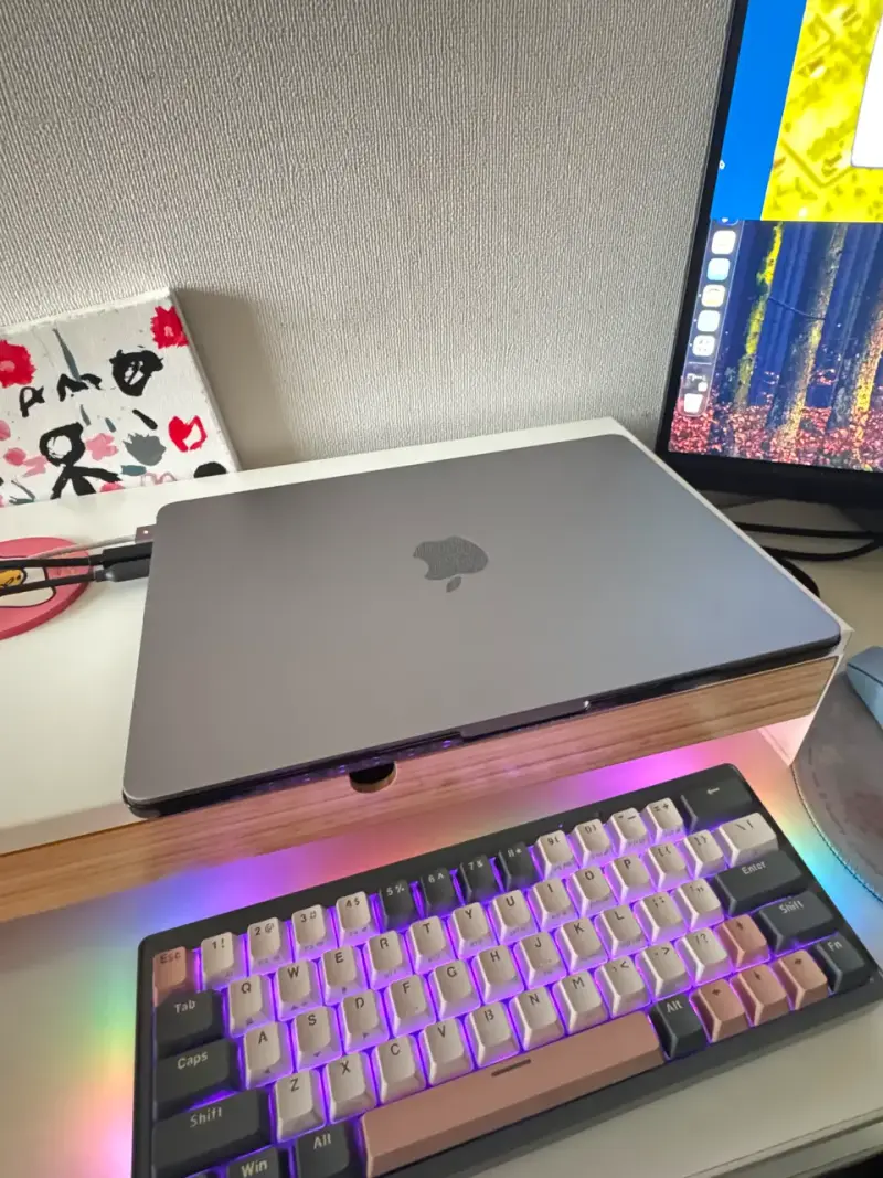 MacBook M2 ' 16GB RAM, 245 Almacenamiento - 1