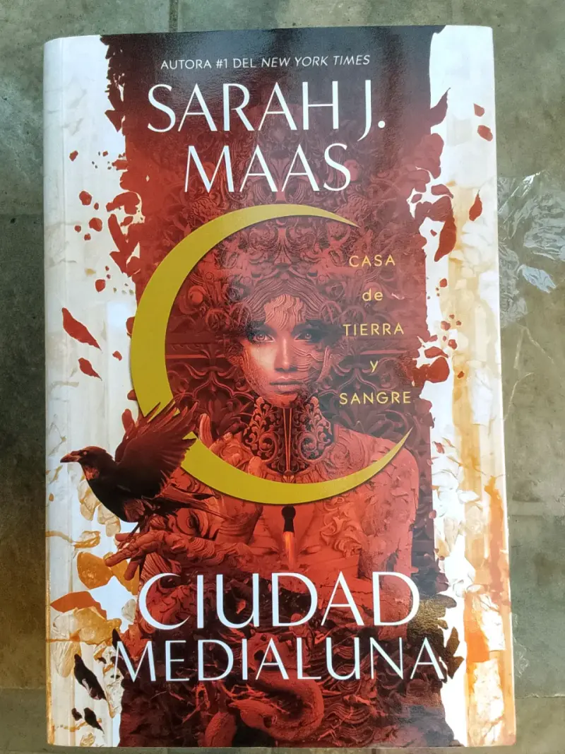 Libro 'Ciudad Medialuna' de Sarah J. Maas - 1