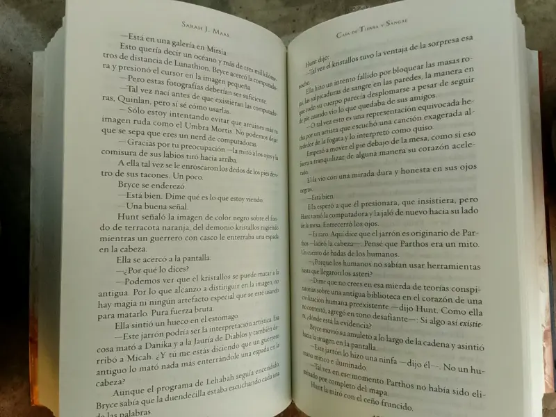 Libro 'Ciudad Medialuna' de Sarah J. Maas - 3