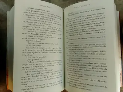 Libro 'Ciudad Medialuna' de Sarah J. Maas - miniatura 3
