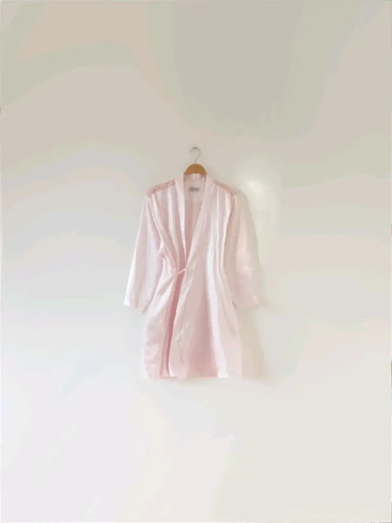 Bata rosa suave para mujer