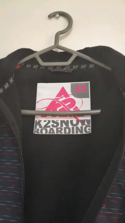 Chaqueta de snowboard K2 negra con capucha - miniatura 3
