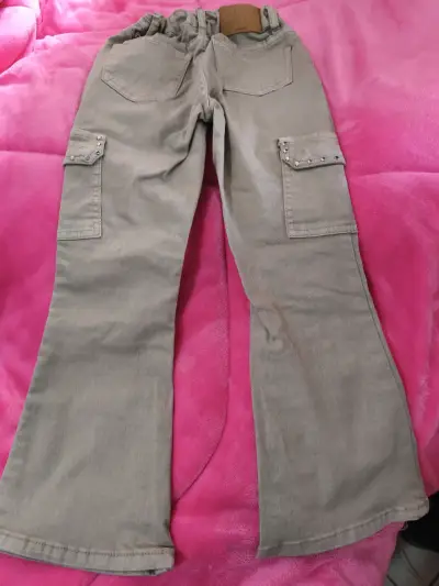 Jeans cargo para niña color caqui - miniatura 2