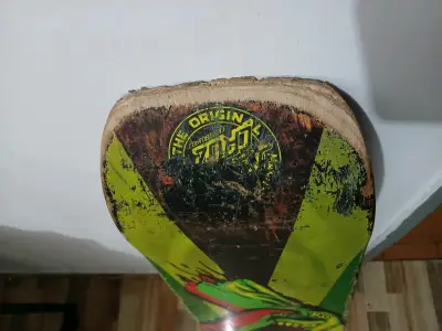 Tabla de skate Santa Cruz con diseño gráfico - miniatura 3