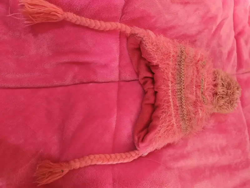 Gorro de lana rosado ficcus con pompones - 1