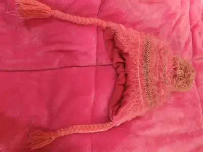 Gorro de lana rosado ficcus con pompones - miniatura 1