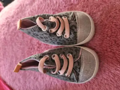 Zapatillas de bebé con diseño animal print - miniatura 1
