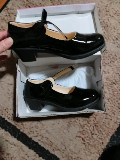 Zapatos de charol negro para niña con tacón - miniatura 1