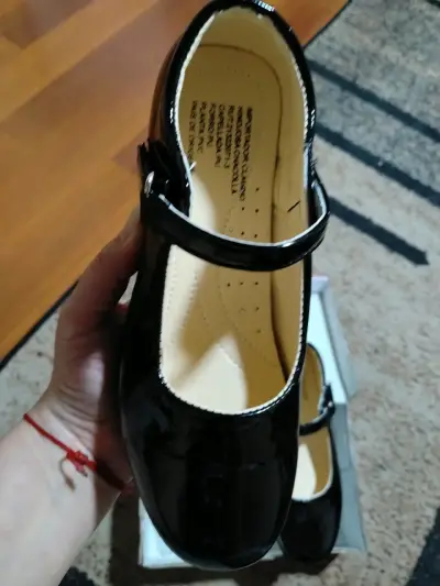 Zapatos de charol negro para niña con tacón - miniatura 2