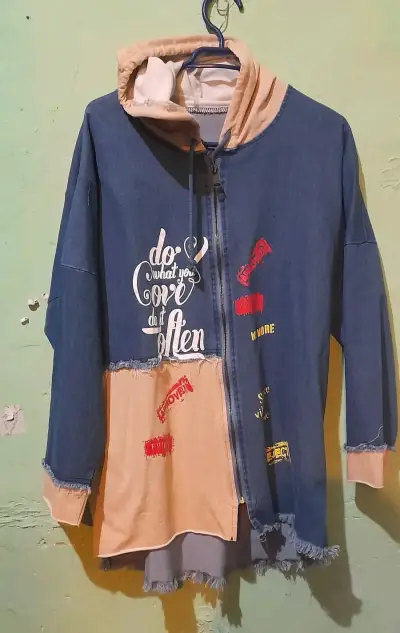 Chaqueta negra con bordados étnicos - miniatura 2