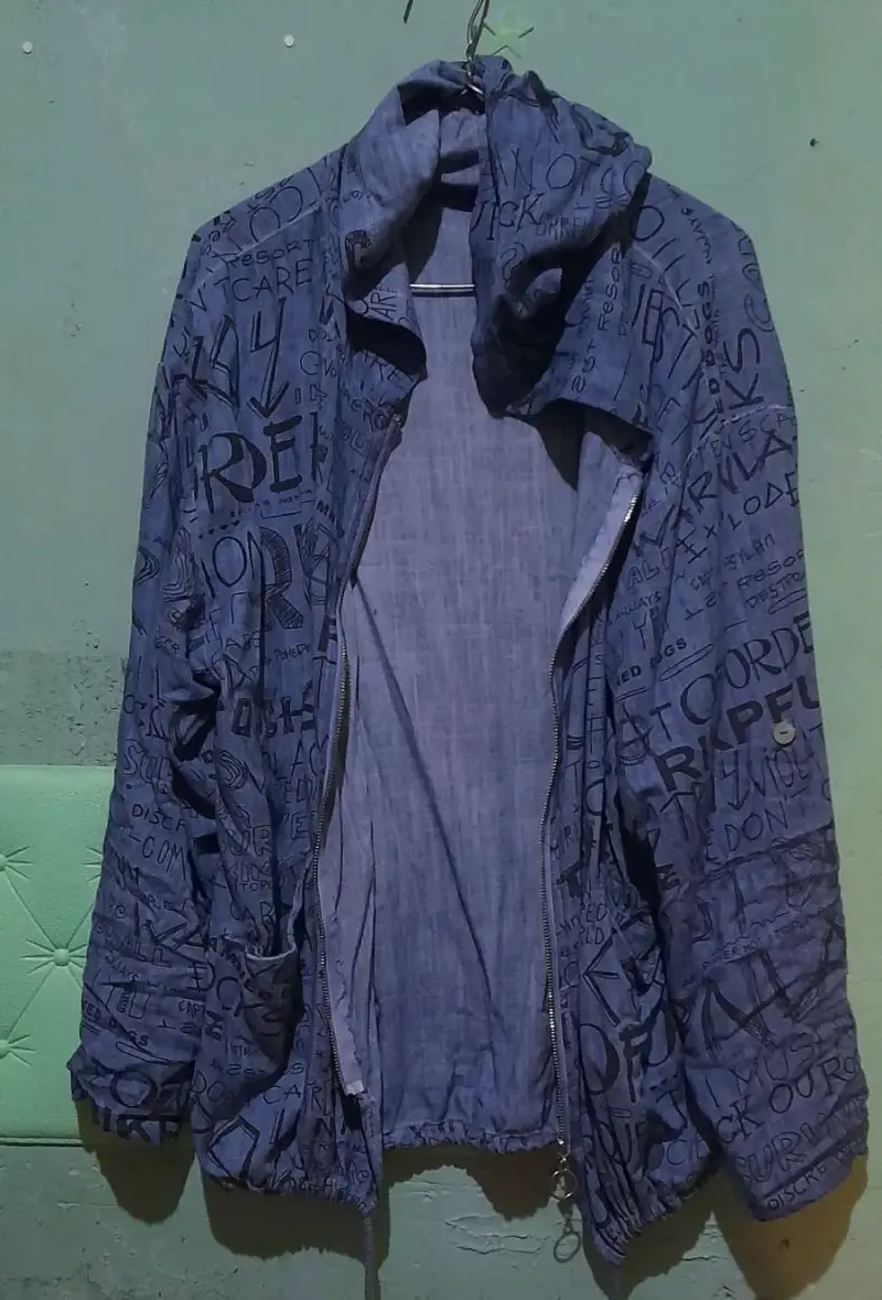 Chaqueta negra con bordados étnicos - 6