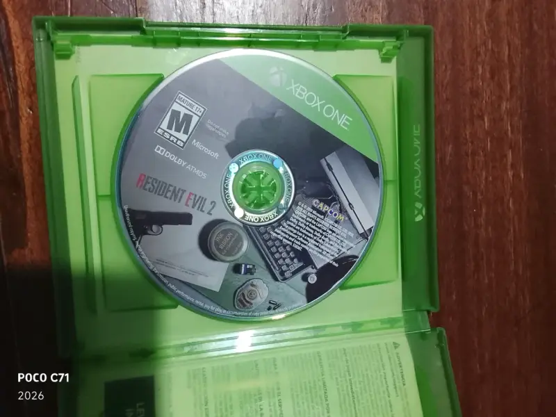 Juego Resident Evil 2 para Xbox One - 2