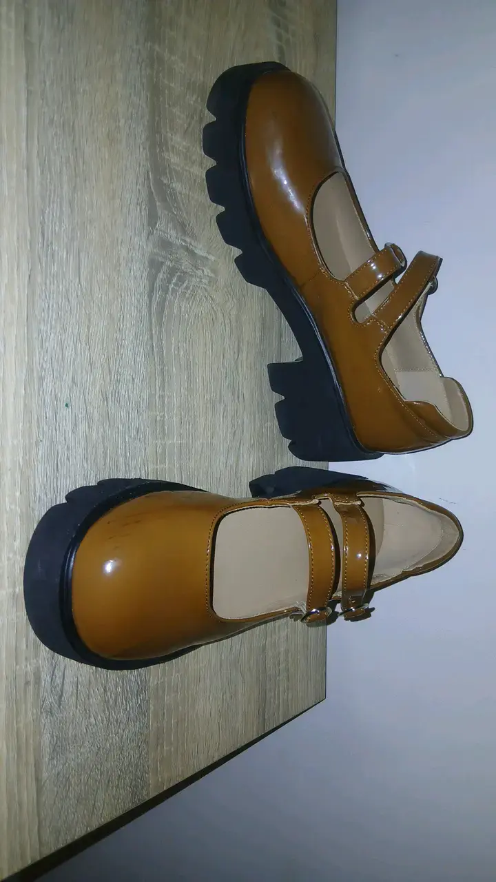 Zapatos Mary Jane de charol marrón con plataforma - 3