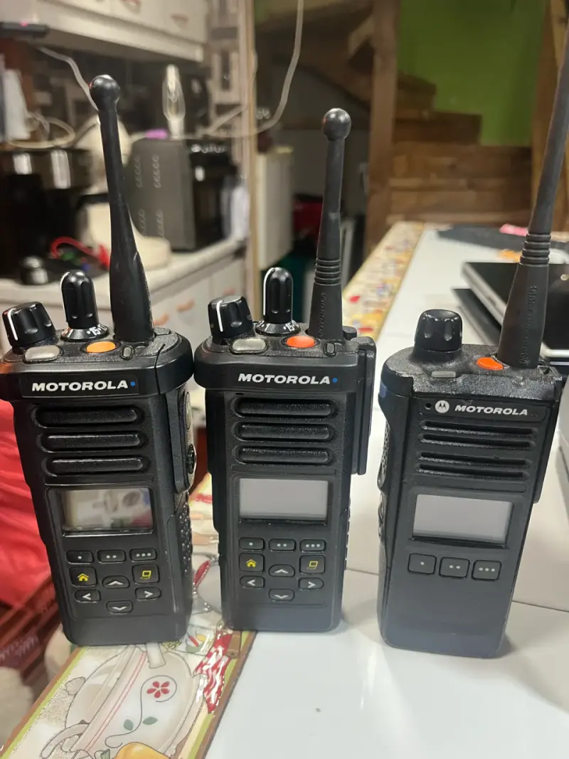 Radio Motorola APX 2000 800MHz usada - 3