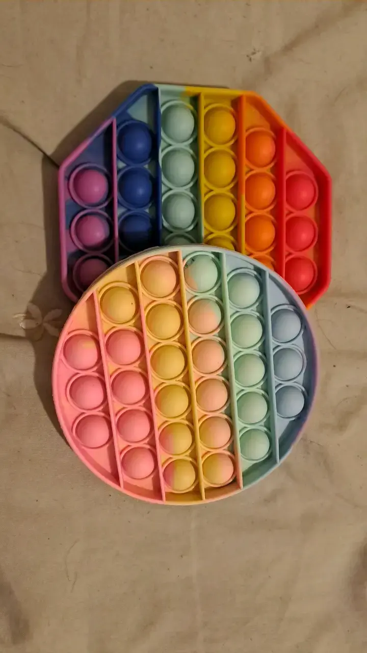 Set de juguetes sensoriales Pop It y tubo luminoso - 2